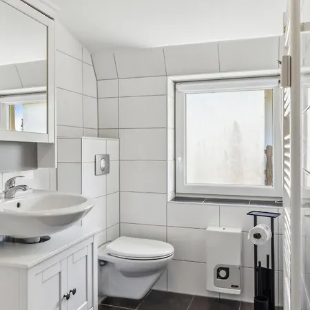 1 Bedroom Gorgeous In Apartment *