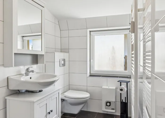 1 Bedroom Gorgeous In Apartment *